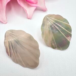 Vintage Carved Shell Leaf Earrings Iridescent Mermaidcore Natural Lightweight